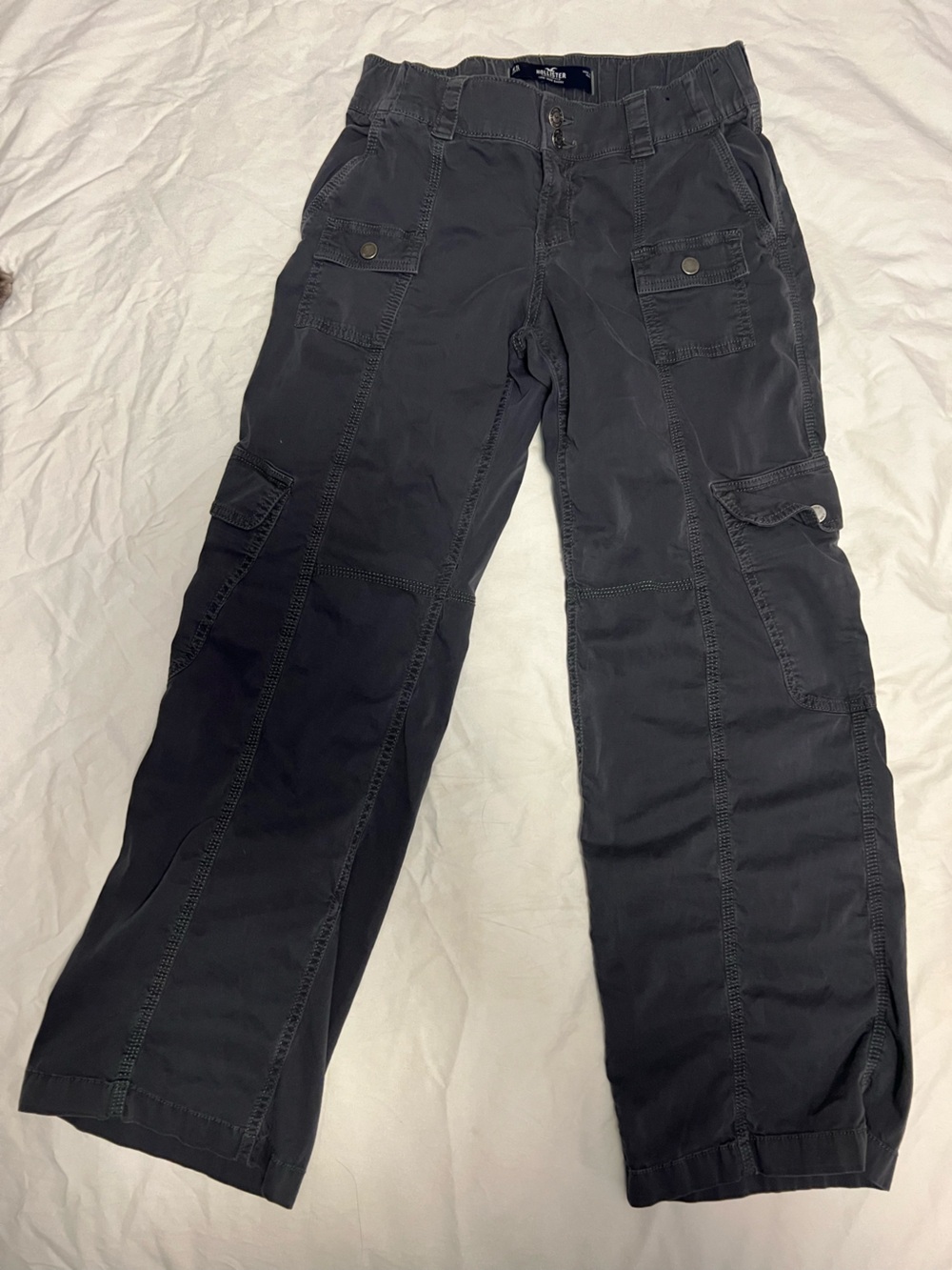 Hollister Low Rise Baggy Black Cargo Pants - Sizs XS Short